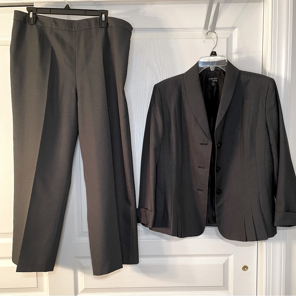 EUC. Collections by LeSuit Gray Pantsuit. Size 14. See measurements.